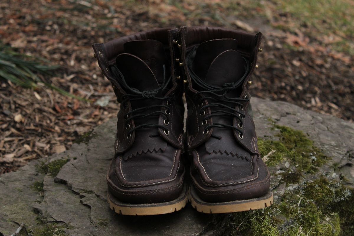 Photo by bars_grover23 on February 2, 2025 of the Russell Moccasin Co. Joe's PH in Weathered Oak Timberjack & Russell Moccasin - 18 oz olive cotton twill.