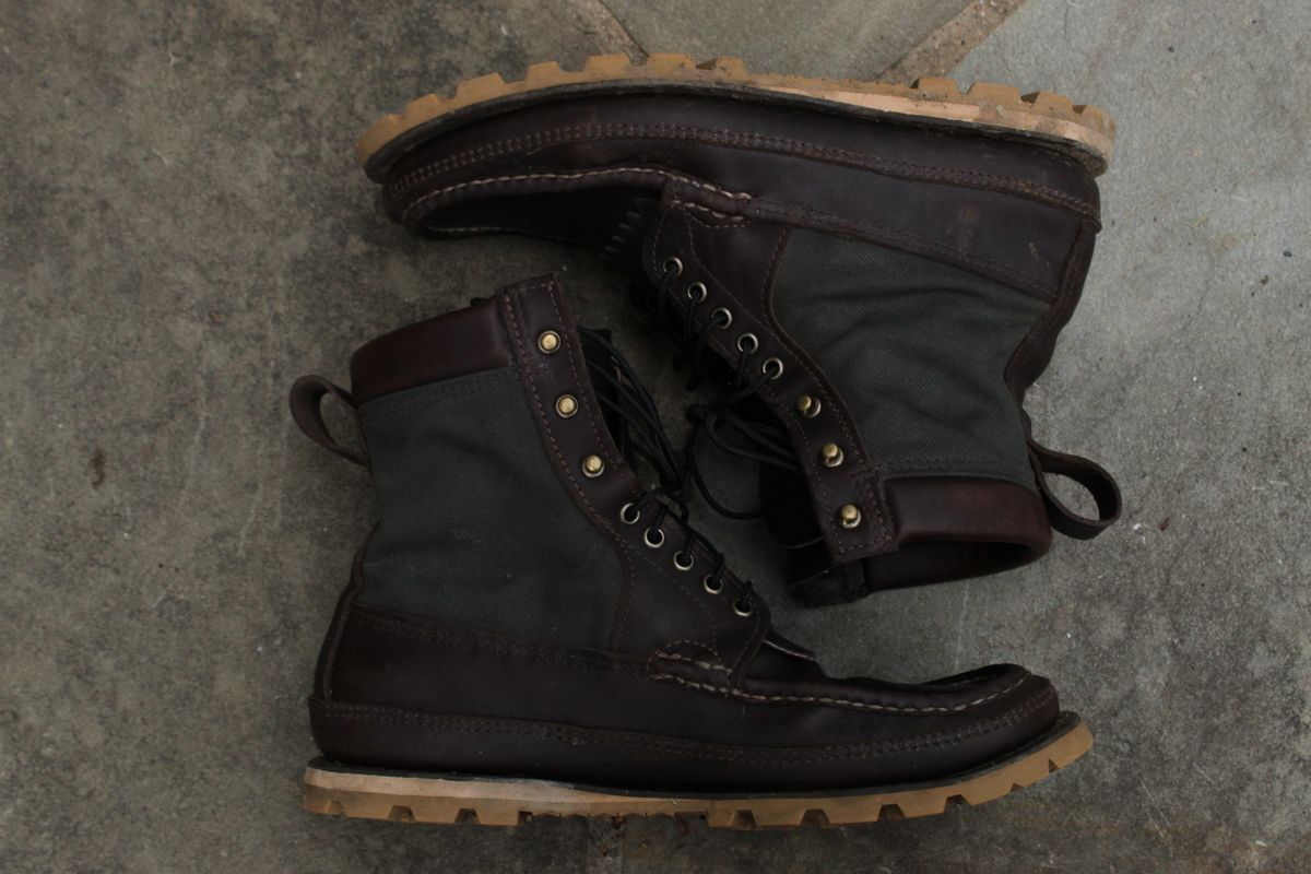 Photo by bars_grover23 on February 2, 2025 of the Russell Moccasin Co. Joe's PH in Weathered Oak Timberjack & Russell Moccasin - 18 oz olive cotton twill.