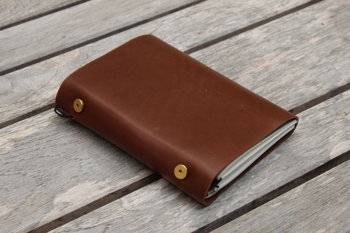 Photo by bars_grover23 on October 2, 2025 of the Self-Made Daily Driver Journal in Seidel Natural Double Shot & Horween Orange Predator.