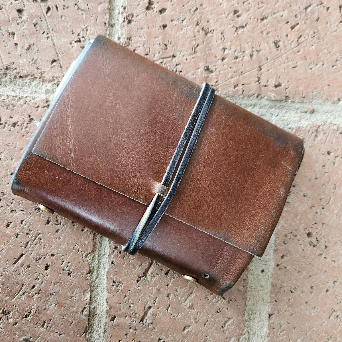 Photo by bars_grover23 on December 5, 2025 of the Self-Made Daily Driver Journal in Seidel Natural Double Shot & Horween Orange Predator.