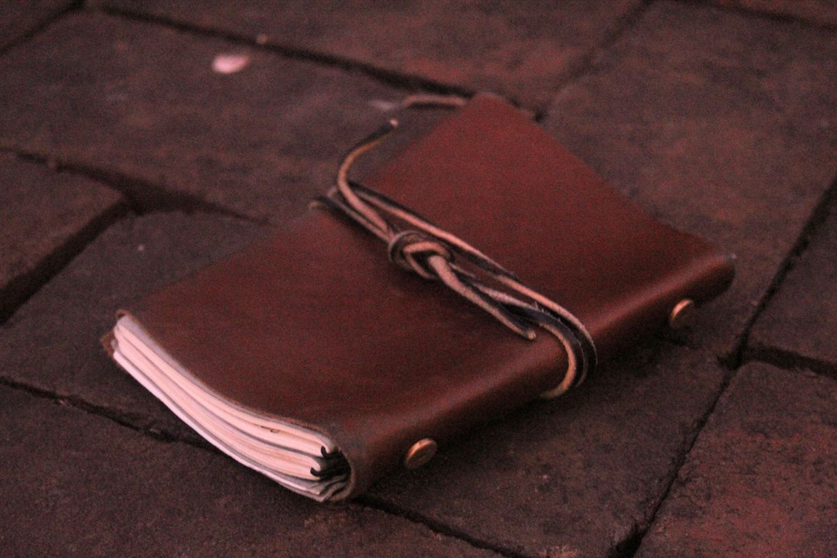 Photo by bars_grover23 on January 5, 2026 of the Self-Made Daily Driver Journal in Seidel Natural Double Shot & Horween Orange Predator.