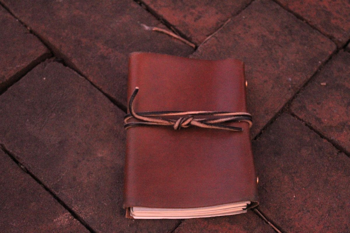 Photo by bars_grover23 on January 5, 2026 of the Self-Made Daily Driver Journal in Seidel Natural Double Shot & Horween Orange Predator.