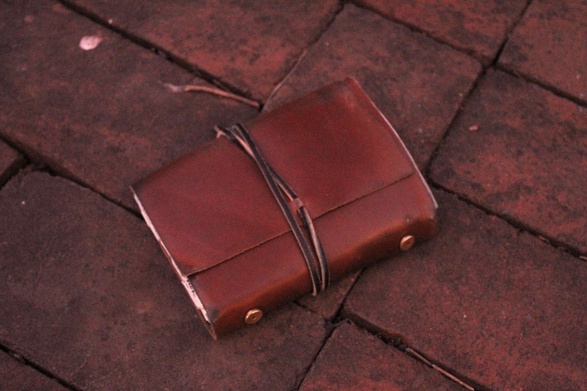 Photo by bars_grover23 on January 5, 2026 of the Self-Made Daily Driver Journal in Seidel Natural Double Shot & Horween Orange Predator.