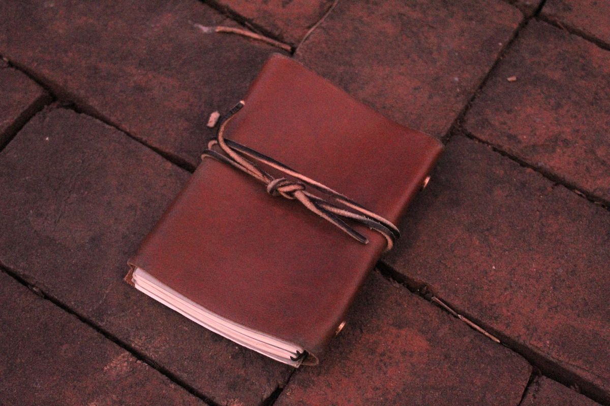 Photo by bars_grover23 on January 5, 2026 of the Self-Made Daily Driver Journal in Seidel Natural Double Shot & Horween Orange Predator.