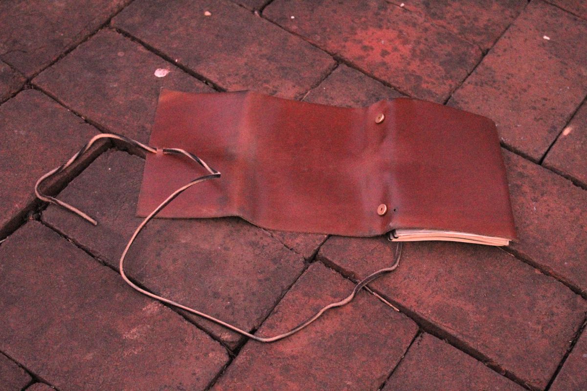 Photo by bars_grover23 on January 5, 2026 of the Self-Made Daily Driver Journal in Seidel Natural Double Shot & Horween Orange Predator.