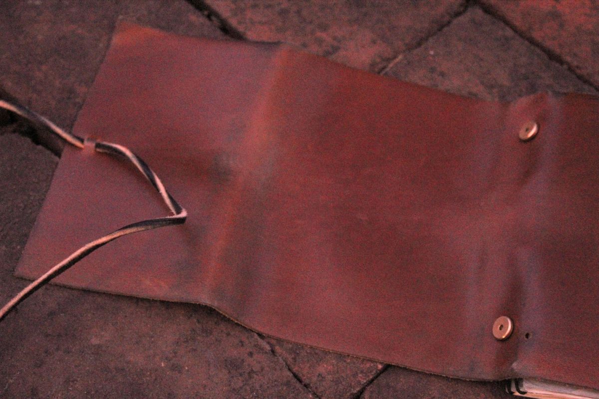 Photo by bars_grover23 on January 5, 2026 of the Self-Made Daily Driver Journal in Seidel Natural Double Shot & Horween Orange Predator.