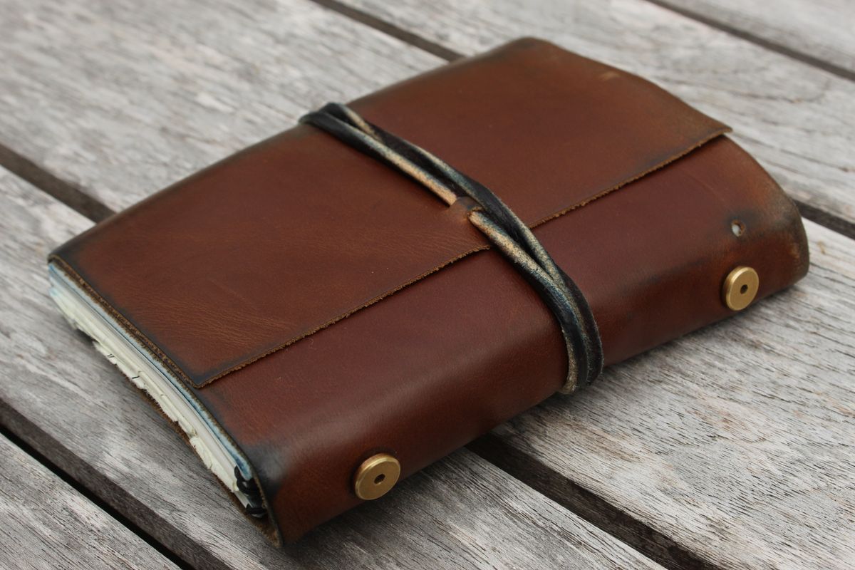 Photo by bars_grover23 on March 5, 2026 of the Self-Made Daily Driver Journal in Seidel Natural Double Shot & Horween Orange Predator.