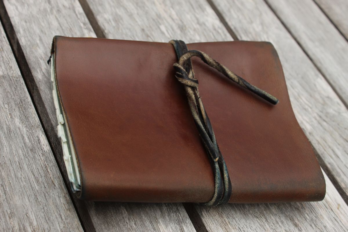 Photo by bars_grover23 on March 5, 2026 of the Self-Made Daily Driver Journal in Seidel Natural Double Shot & Horween Orange Predator.