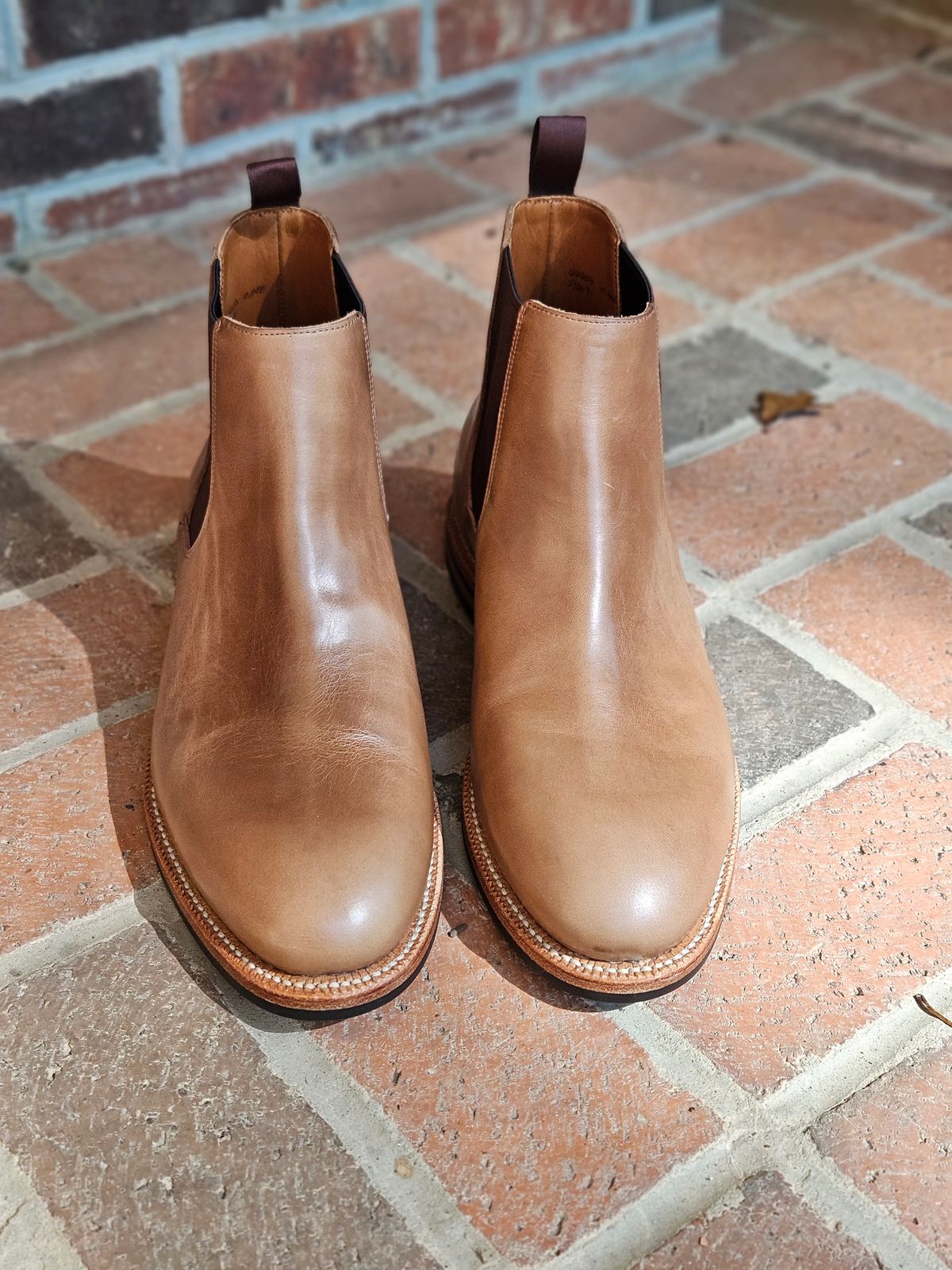 Photo by bars_grover23 on September 28, 2024 of the Grant Stone Chelsea Boot in Horween Natural Chromexcel.