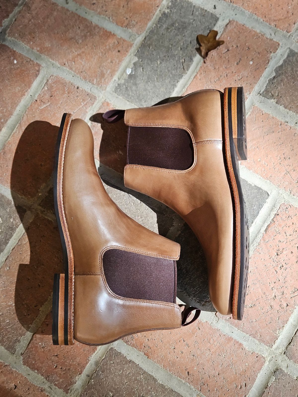 Photo by bars_grover23 on September 28, 2024 of the Grant Stone Chelsea Boot in Horween Natural Chromexcel.