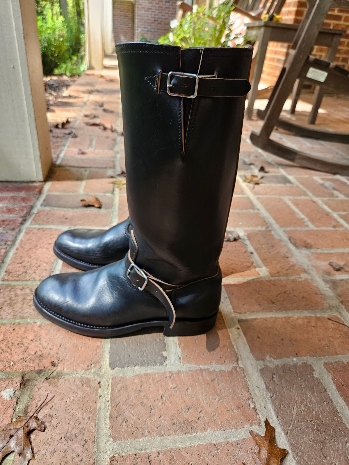 Photo by bars_grover23 on September 28, 2024 of the Black Sign Aviator Boots in Black Teacore Horsebutt.