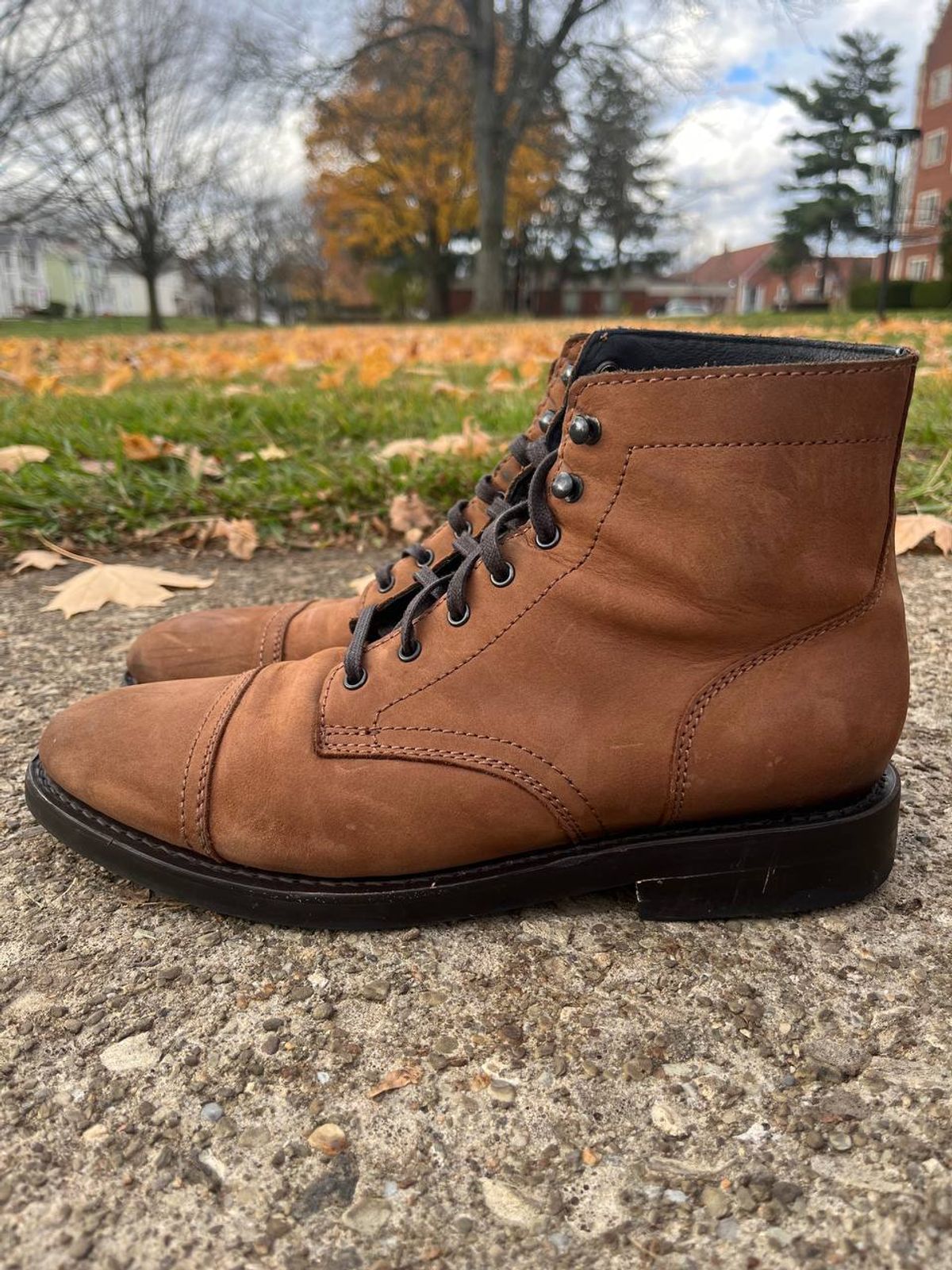 Photo by bars_grover23 on November 5, 2022 of the Thursday Captain in Terracotta Full Grain.