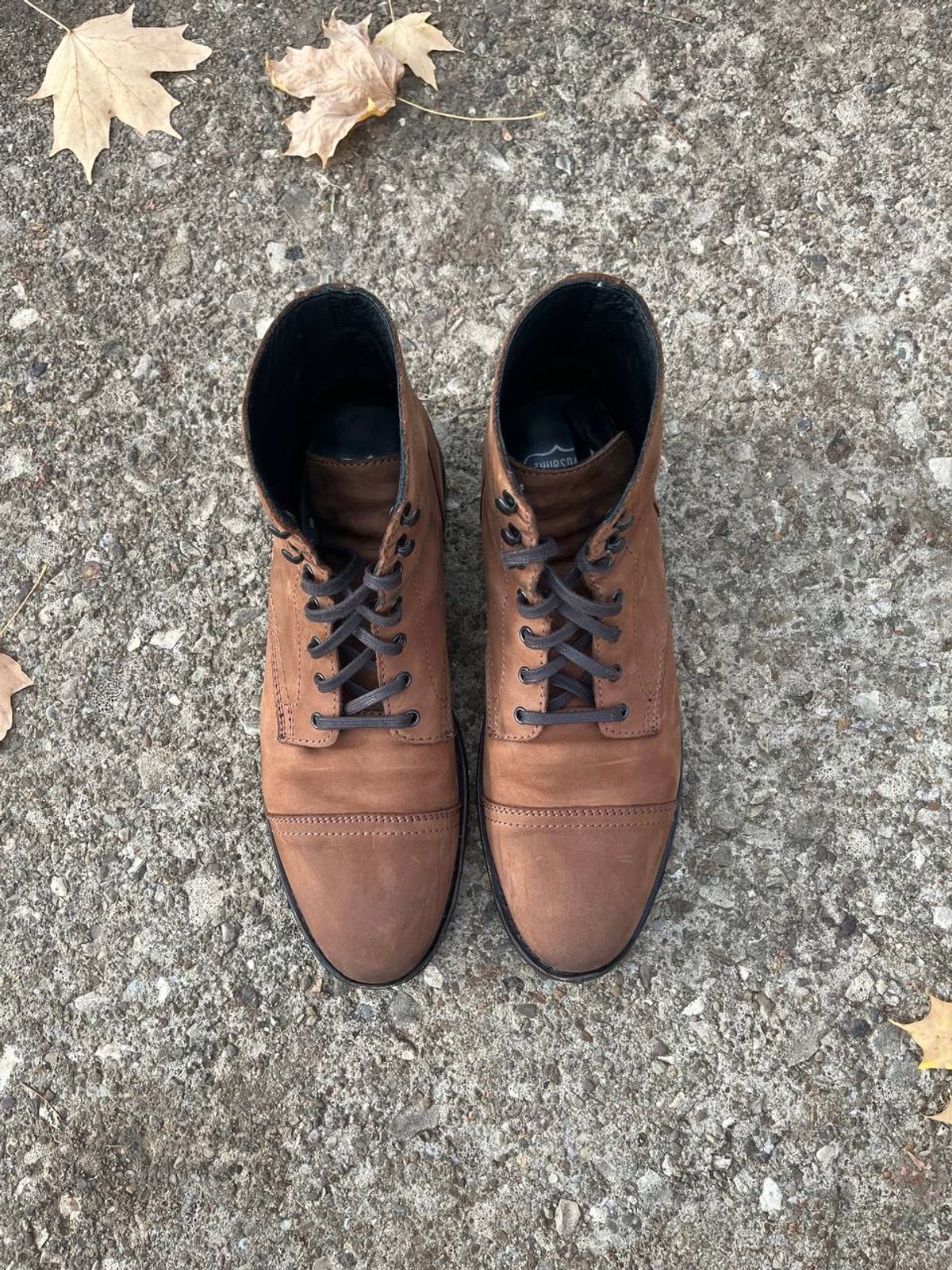 Photo by bars_grover23 on November 5, 2022 of the Thursday Captain in Terracotta Full Grain.