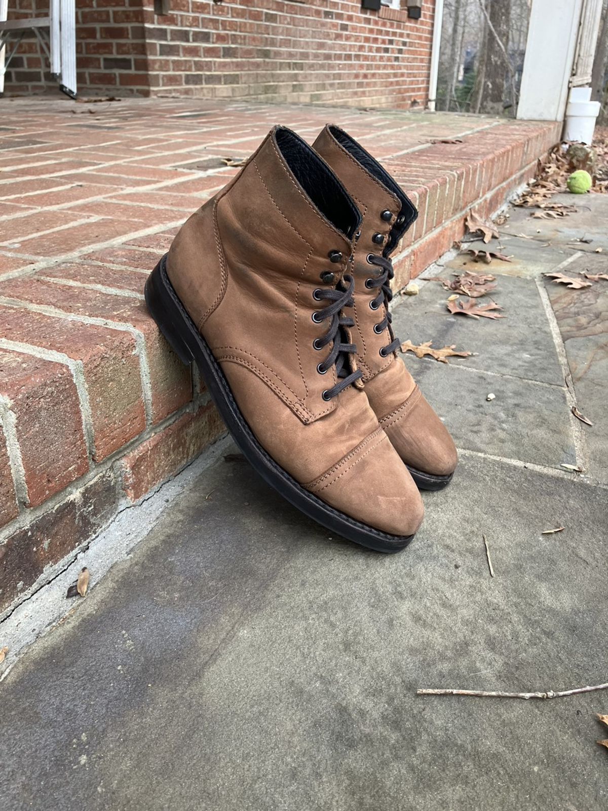 Photo by bars_grover23 on January 5, 2023 of the Thursday Captain in Terracotta Full Grain.