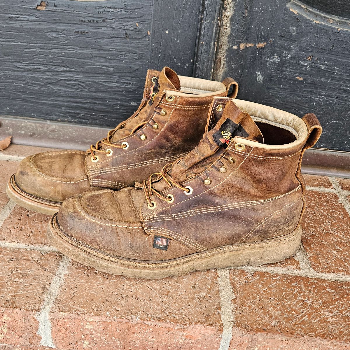 Photo by bars_grover23 on December 5, 2025 of the Thorogood American Heritage 6" Moc Toe in Seidel Trail Crazy Horse.