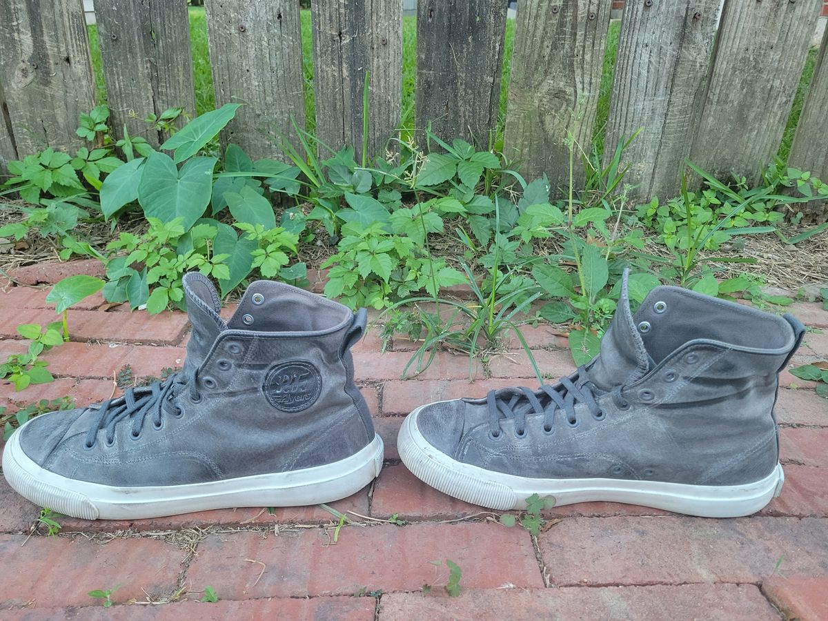 Photo by Post_Leako on November 1, 2023 of the PF Flyers Castlerock Suede in Unknown Leather.