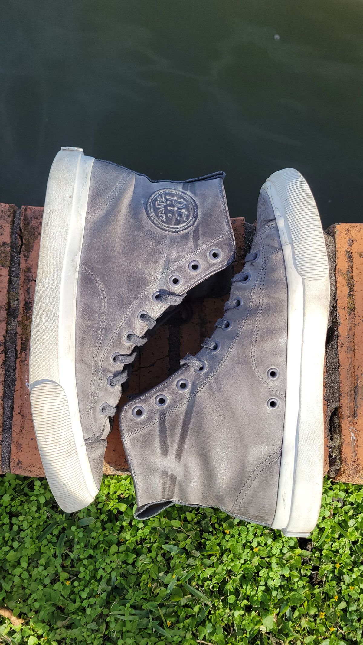 Photo by Post_Leako on December 3, 2023 of the PF Flyers Castlerock Suede in Unknown Leather.