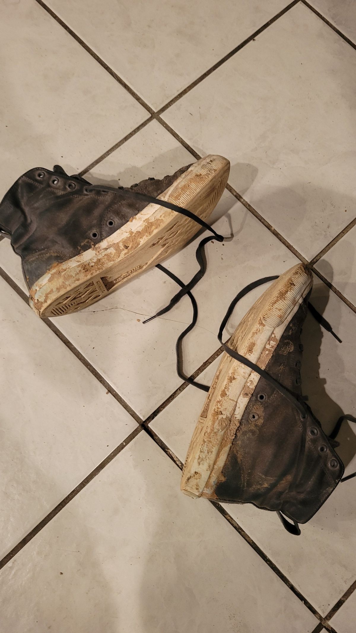 Photo by Post_Leako on January 6, 2024 of the PF Flyers Castlerock Suede in Unknown Leather.