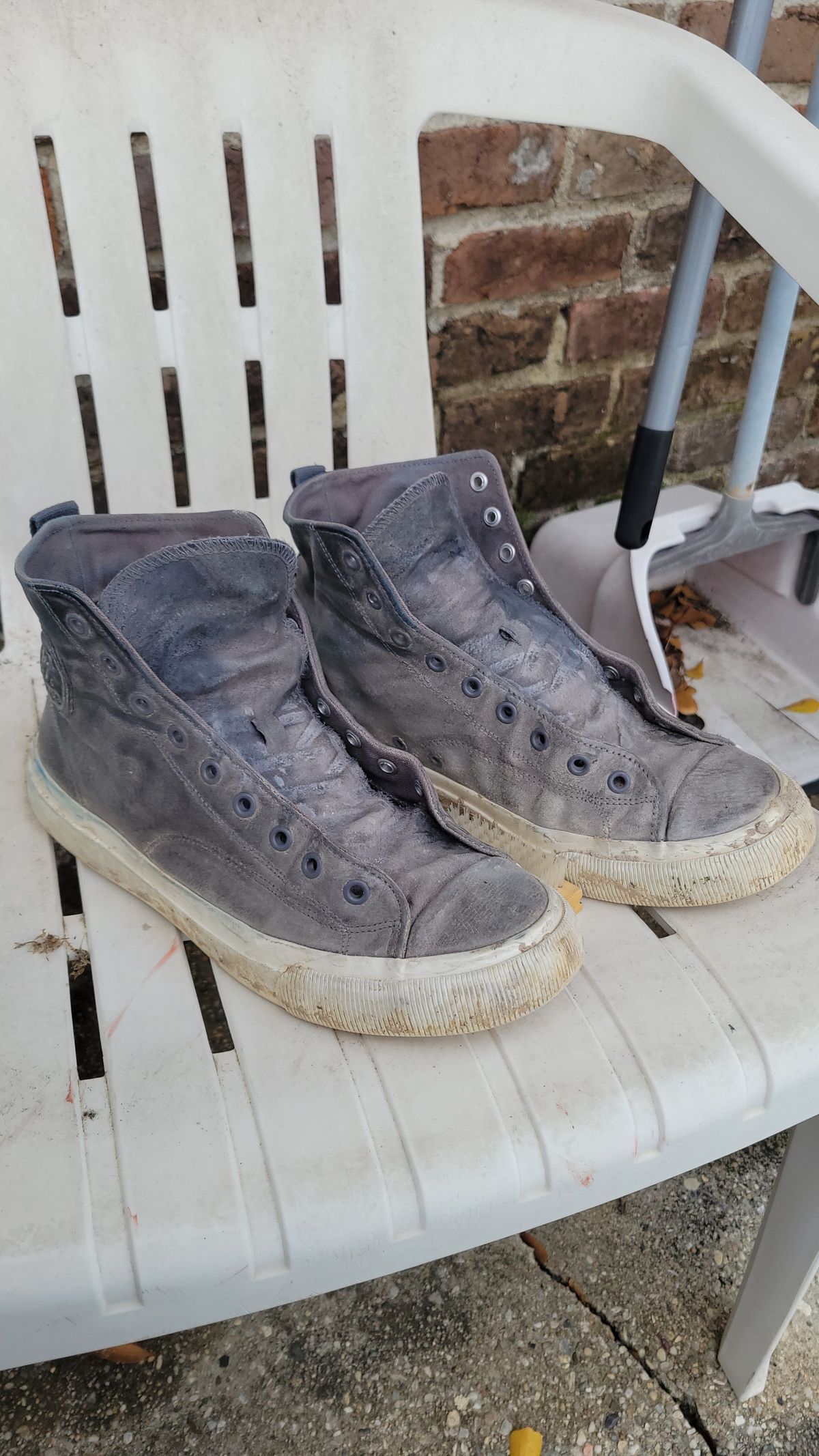Photo by Post_Leako on January 7, 2024 of the PF Flyers Castlerock Suede in Unknown Leather.