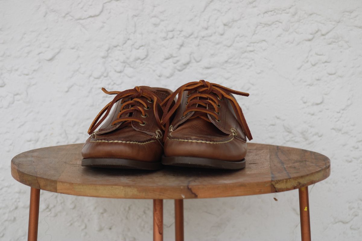 Photo by dandandan on March 31, 2024 of the Oak Street Bootmakers Trail Oxford in Horween Natural Chromexcel.