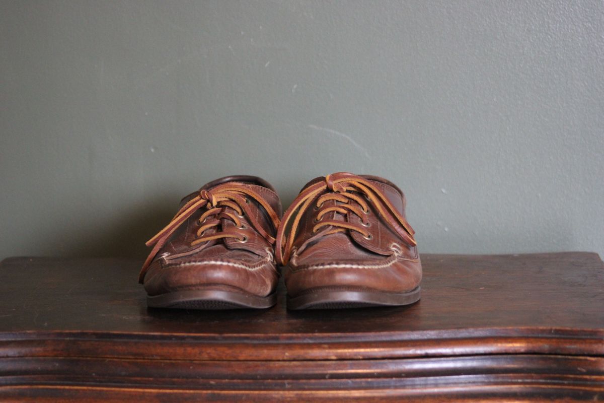 Photo by dandandan on November 3, 2024 of the Oak Street Bootmakers Trail Oxford in Horween Natural Chromexcel.