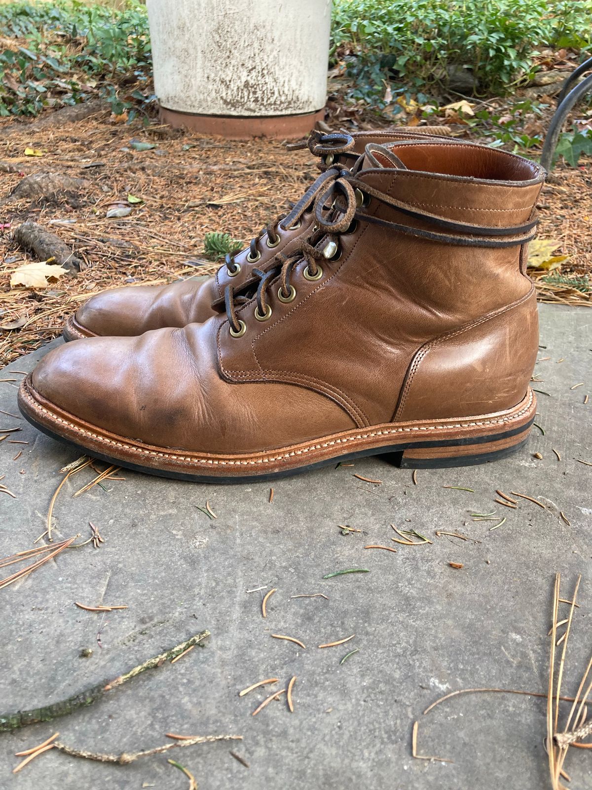 Photo by dandandan on December 4, 2022 of the Grant Stone Diesel Boot in Horween Dune Chromexcel.