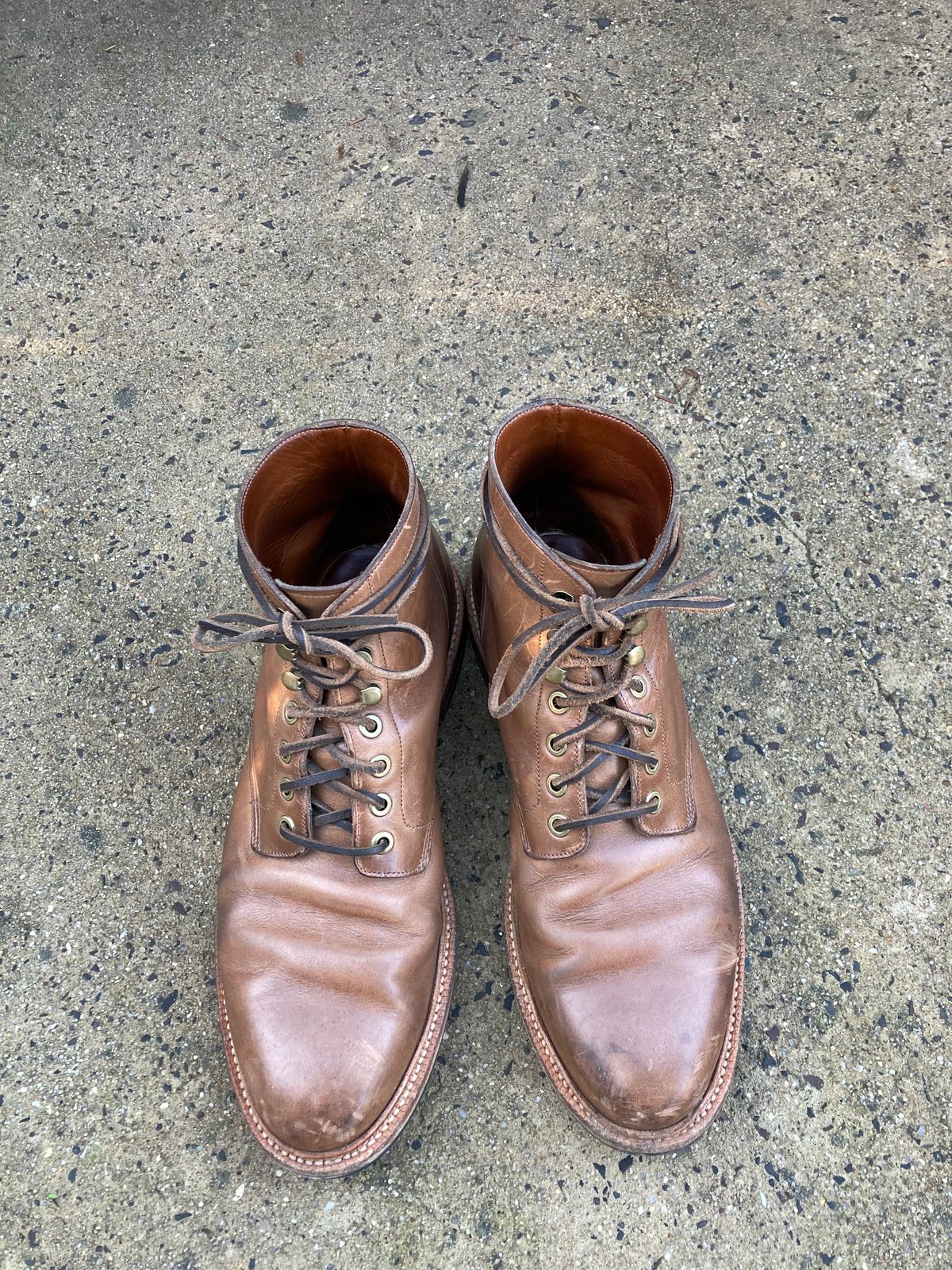 Photo by dandandan on January 1, 2023 of the Grant Stone Diesel Boot in Horween Dune Chromexcel.