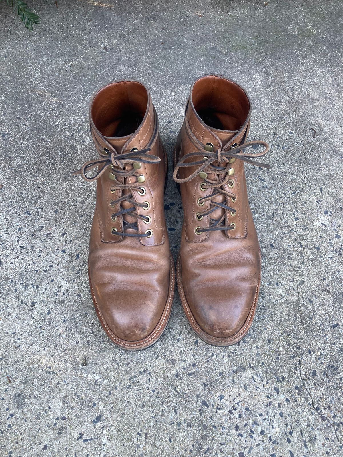 Photo by dandandan on February 4, 2023 of the Grant Stone Diesel Boot in Horween Dune Chromexcel.