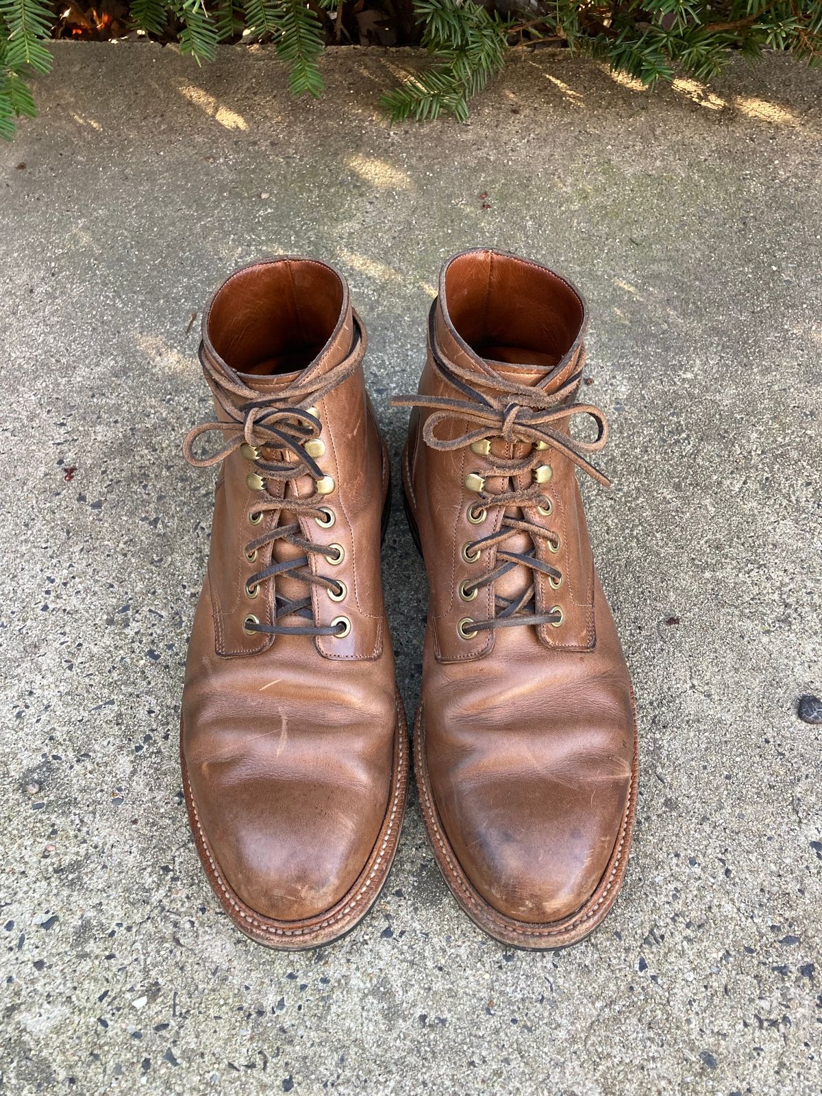 Photo by dandandan on April 4, 2023 of the Grant Stone Diesel Boot in Horween Dune Chromexcel.