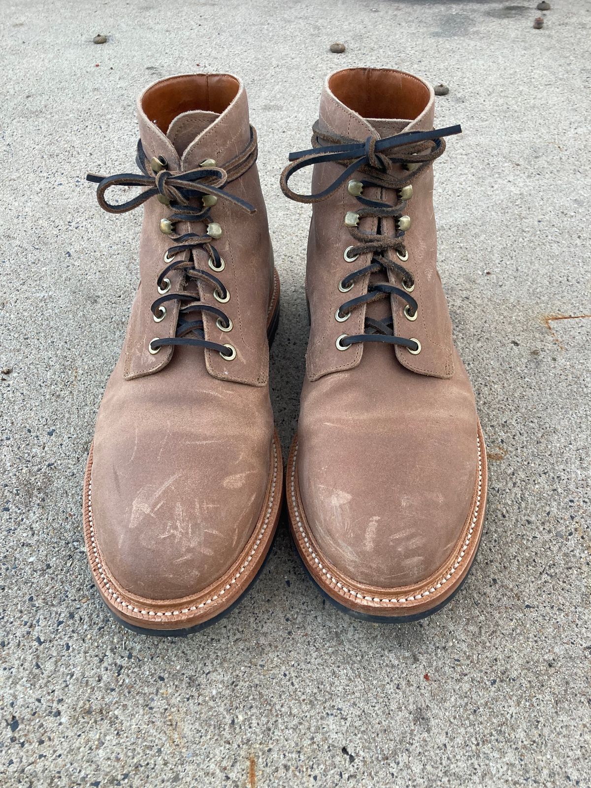 Photo by dandandan on January 15, 2023 of the Grant Stone Diesel Boot in C.F. Stead Natural Waxy Commander Suede.