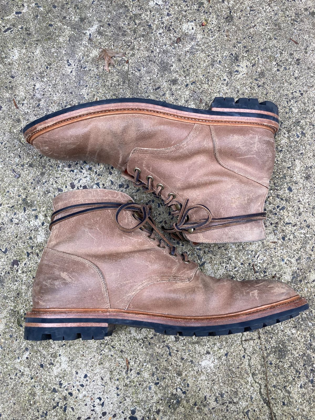 Photo by dandandan on March 4, 2023 of the Grant Stone Diesel Boot in C.F. Stead Natural Waxy Commander Suede.