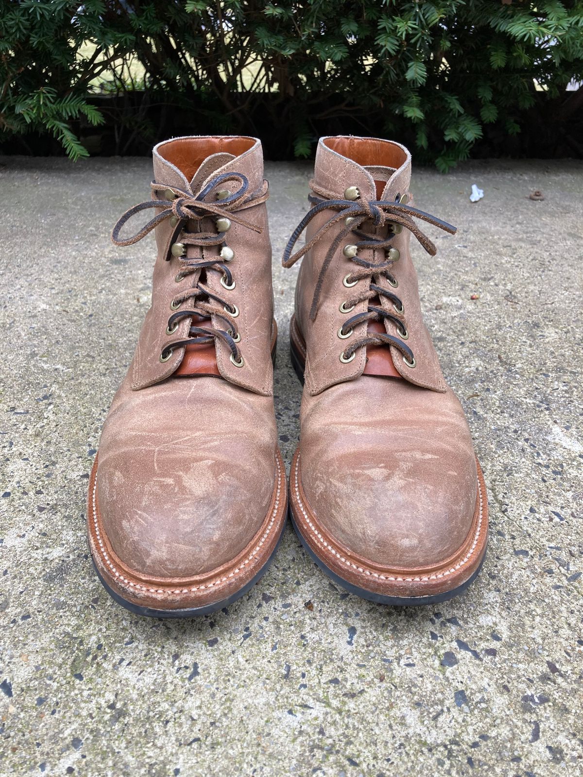 Photo by dandandan on March 4, 2023 of the Grant Stone Diesel Boot in C.F. Stead Natural Waxy Commander Suede.