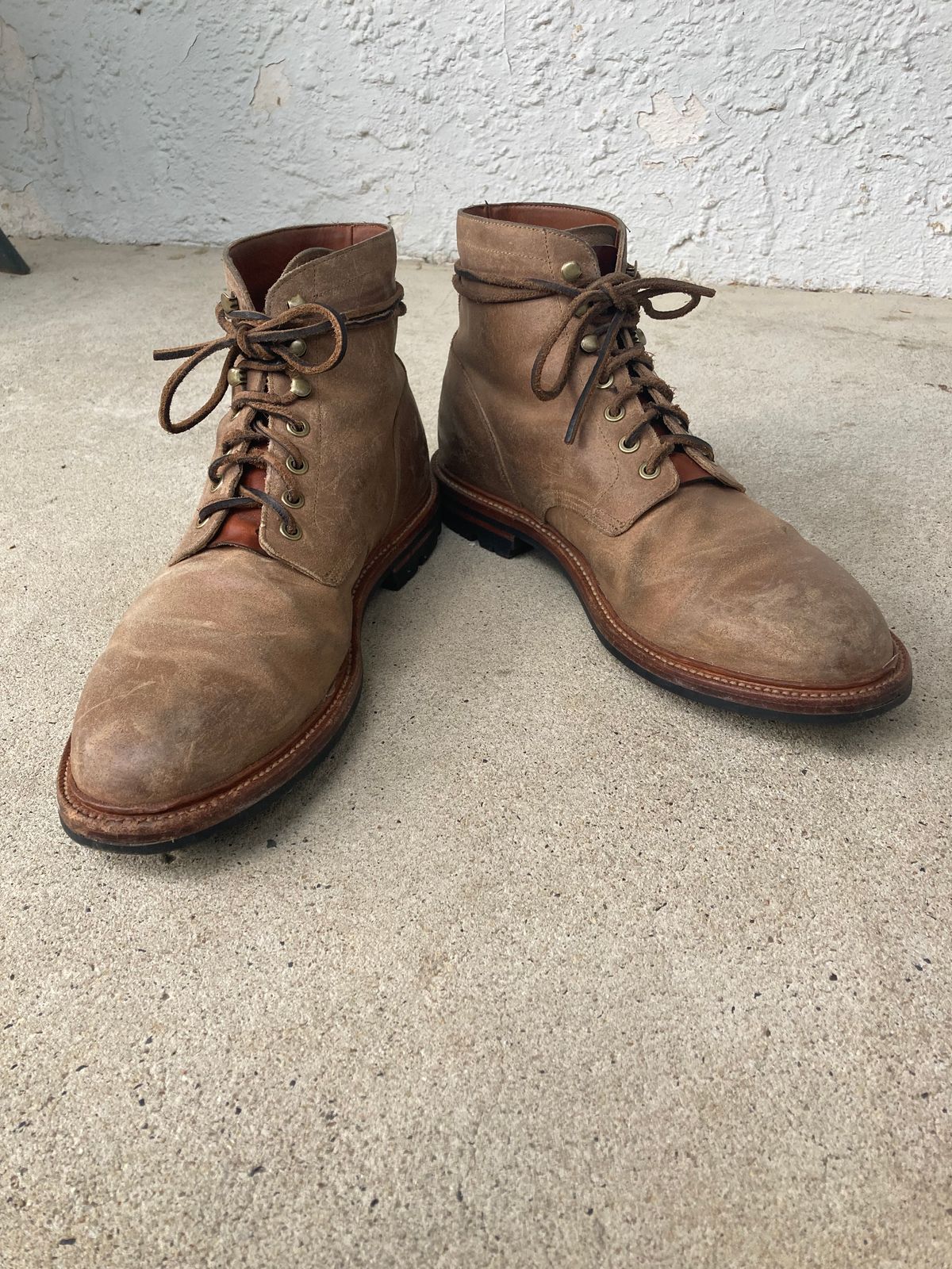 Photo by dandandan on June 25, 2023 of the Grant Stone Diesel Boot in C.F. Stead Natural Waxy Commander Suede.