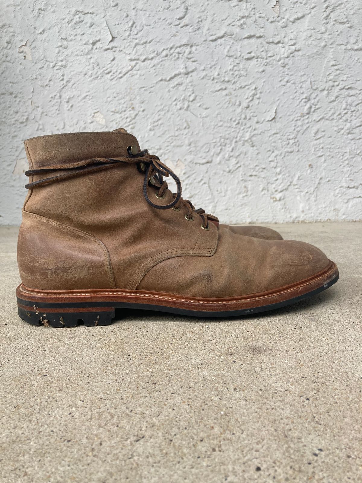 Photo by dandandan on June 25, 2023 of the Grant Stone Diesel Boot in C.F. Stead Natural Waxy Commander Suede.