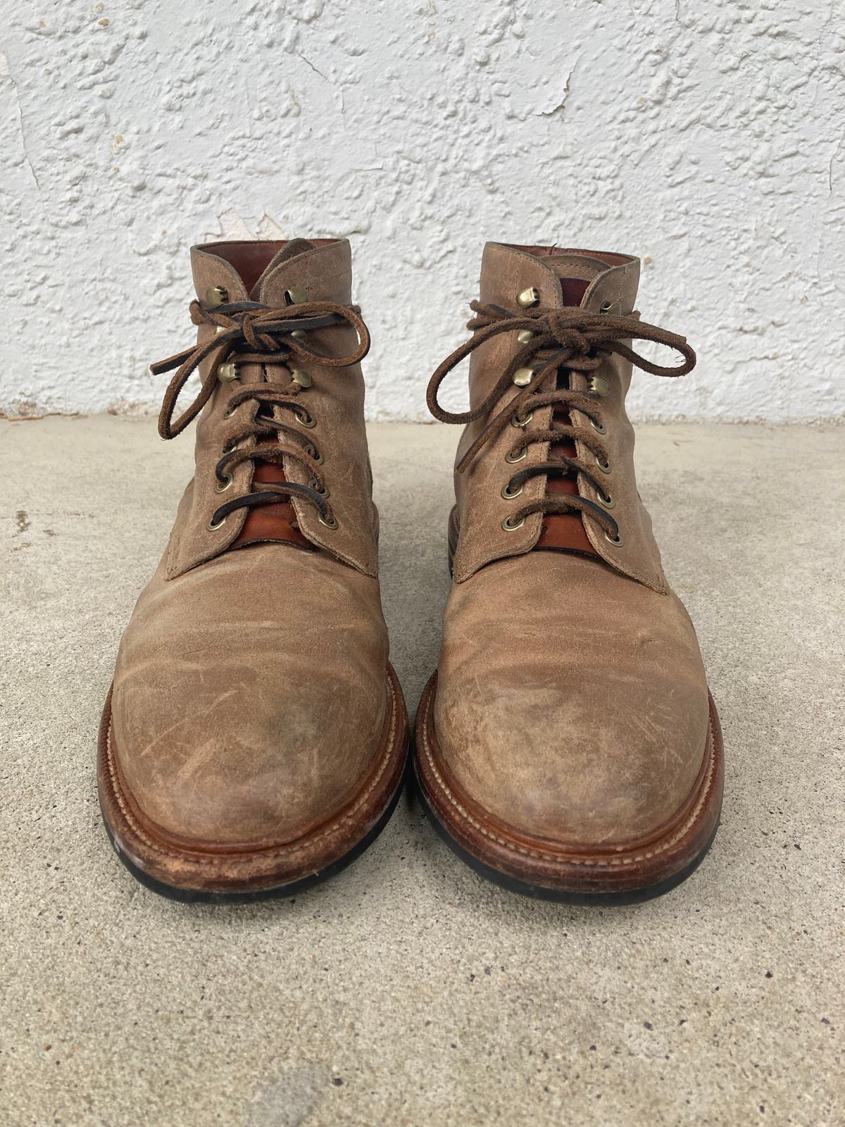 Photo by dandandan on June 25, 2023 of the Grant Stone Diesel Boot in C.F. Stead Natural Waxy Commander Suede.