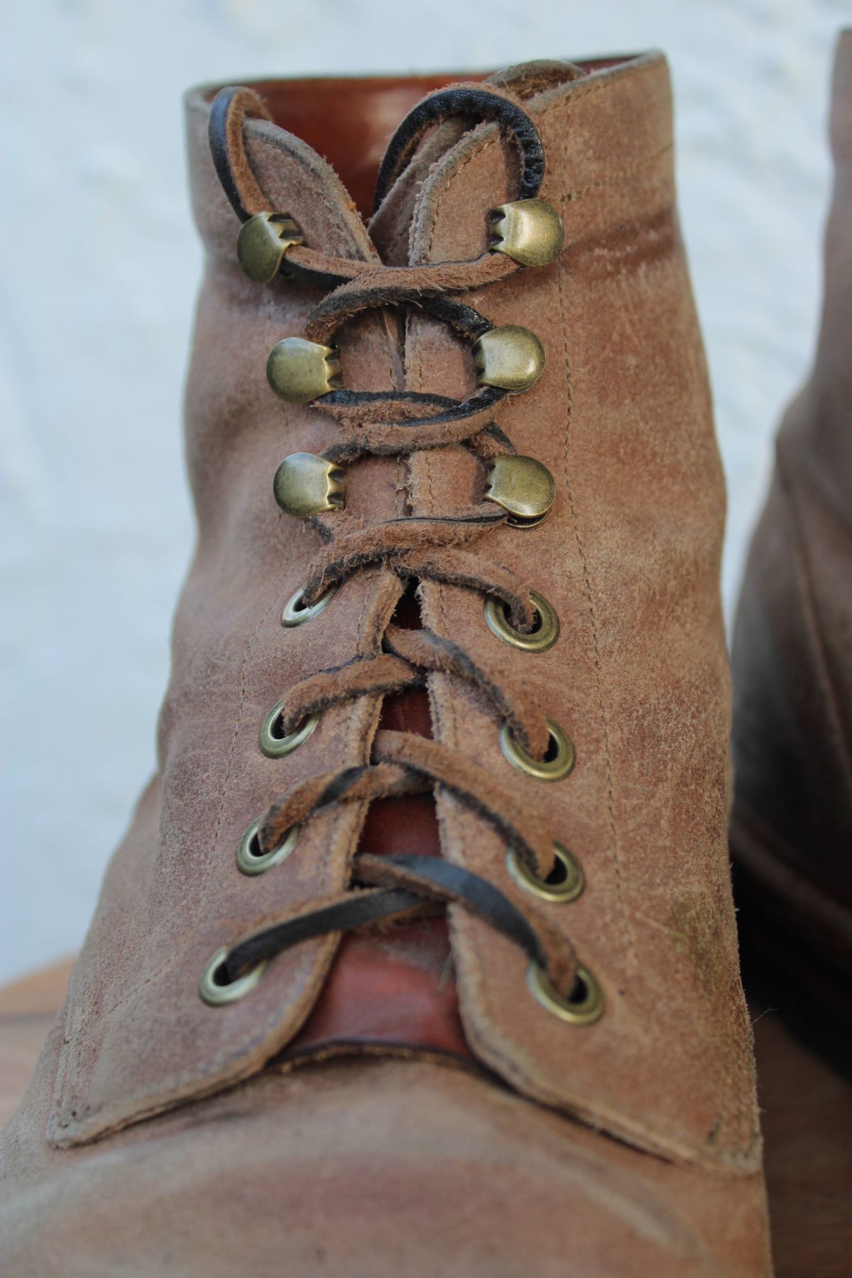 Photo by dandandan on November 5, 2023 of the Grant Stone Diesel Boot in C.F. Stead Natural Waxy Commander Suede.