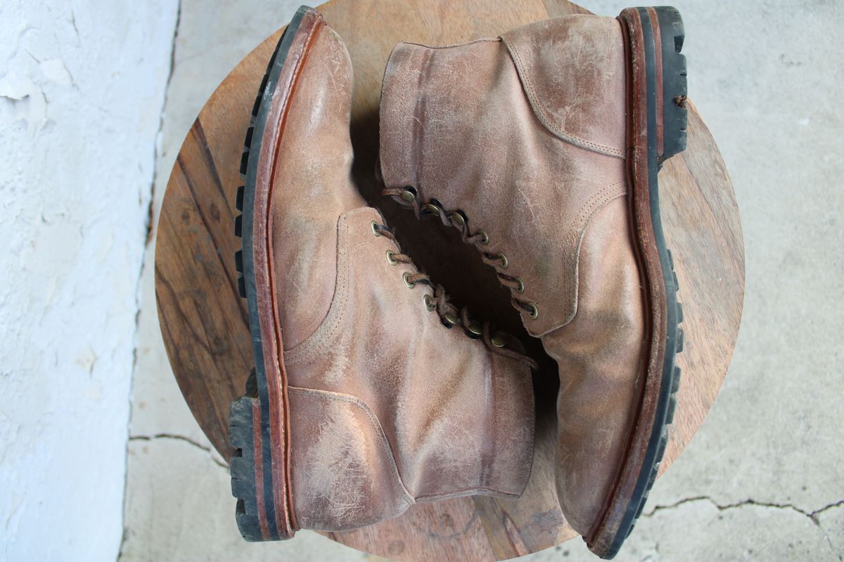 Photo by dandandan on November 5, 2023 of the Grant Stone Diesel Boot in C.F. Stead Natural Waxy Commander Suede.