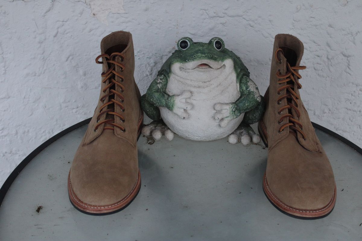 Photo by dandandan on October 2, 2024 of the Oak Street Bootmakers Trench Boot in Horween Natural Chromexcel Roughout.
