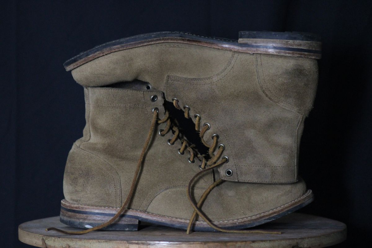 Photo by dandandan on January 1, 2025 of the Oak Street Bootmakers Trench Boot in Horween Natural Chromexcel Roughout.