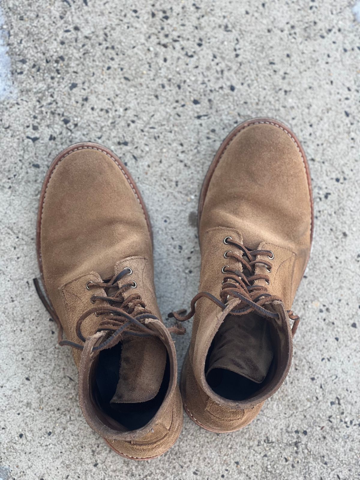 Photo by dandandan on January 25, 2025 of the Oak Street Bootmakers Trench Boot in Horween Natural Chromexcel Roughout.