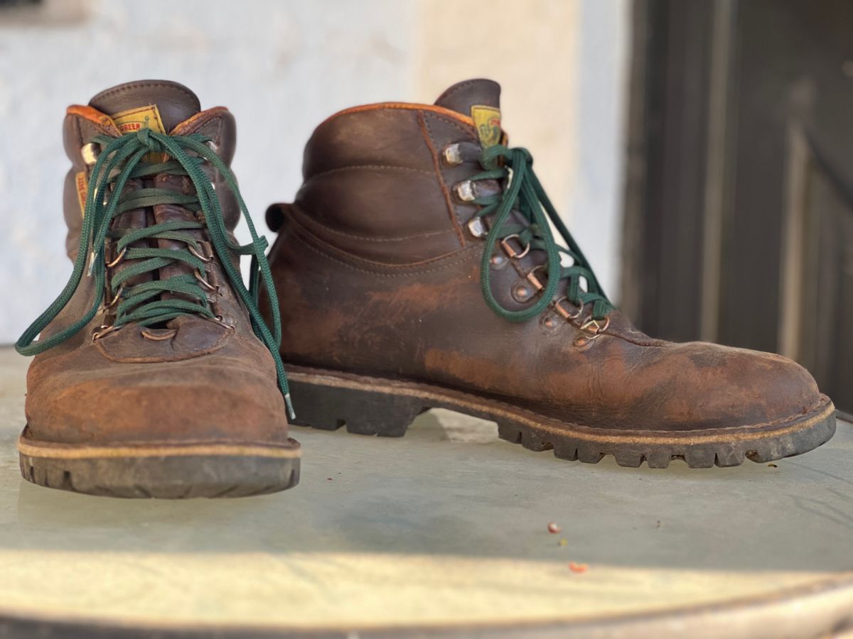 Photo by dandandan on August 30, 2025 of the Jim Green Razorback in Brown Full Grain.