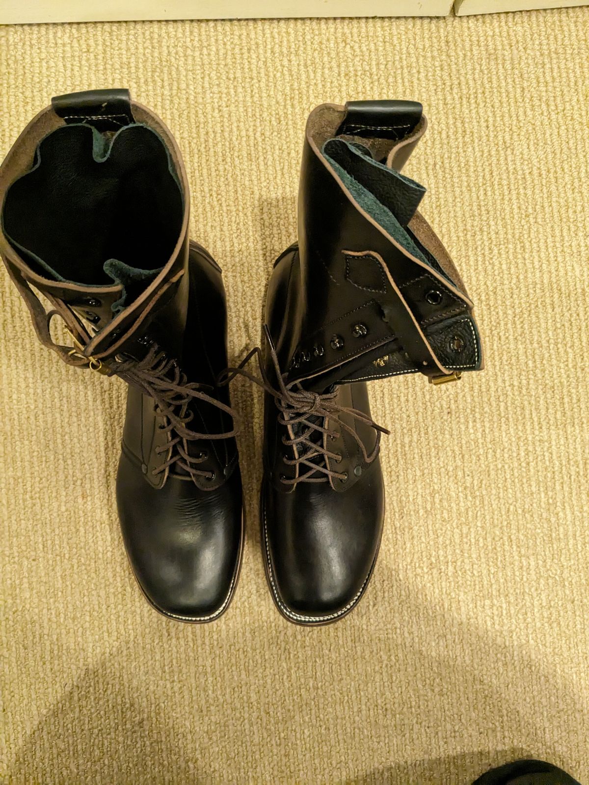 Photo by frog123 on October 5, 2023 of the Unsung U 22-1 Slog Boot in Horween Brown Chromexcel Horsebutt.