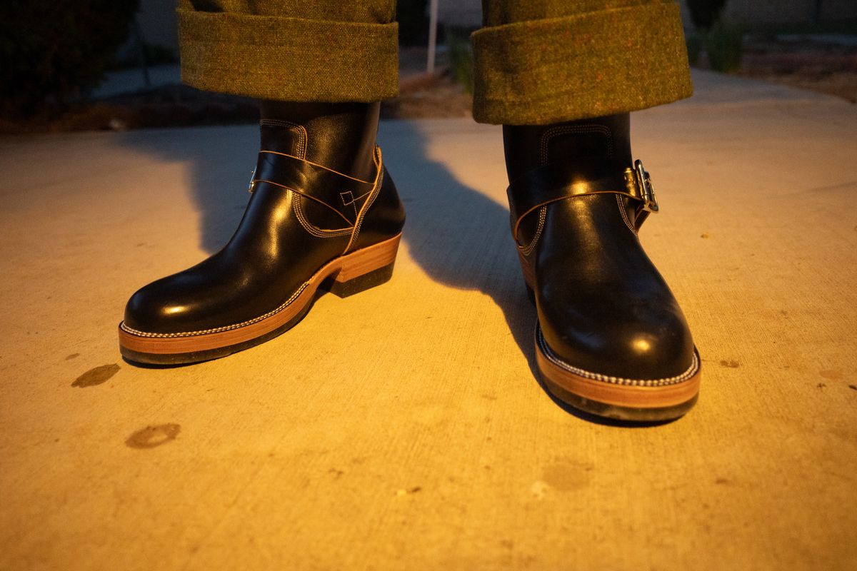 Photo by CoolGuy on November 9, 2023 of the Prof Barnets Bulky Neocliffwood Engineer Boots in Maryam Black Teacore TPR Horsebutt.