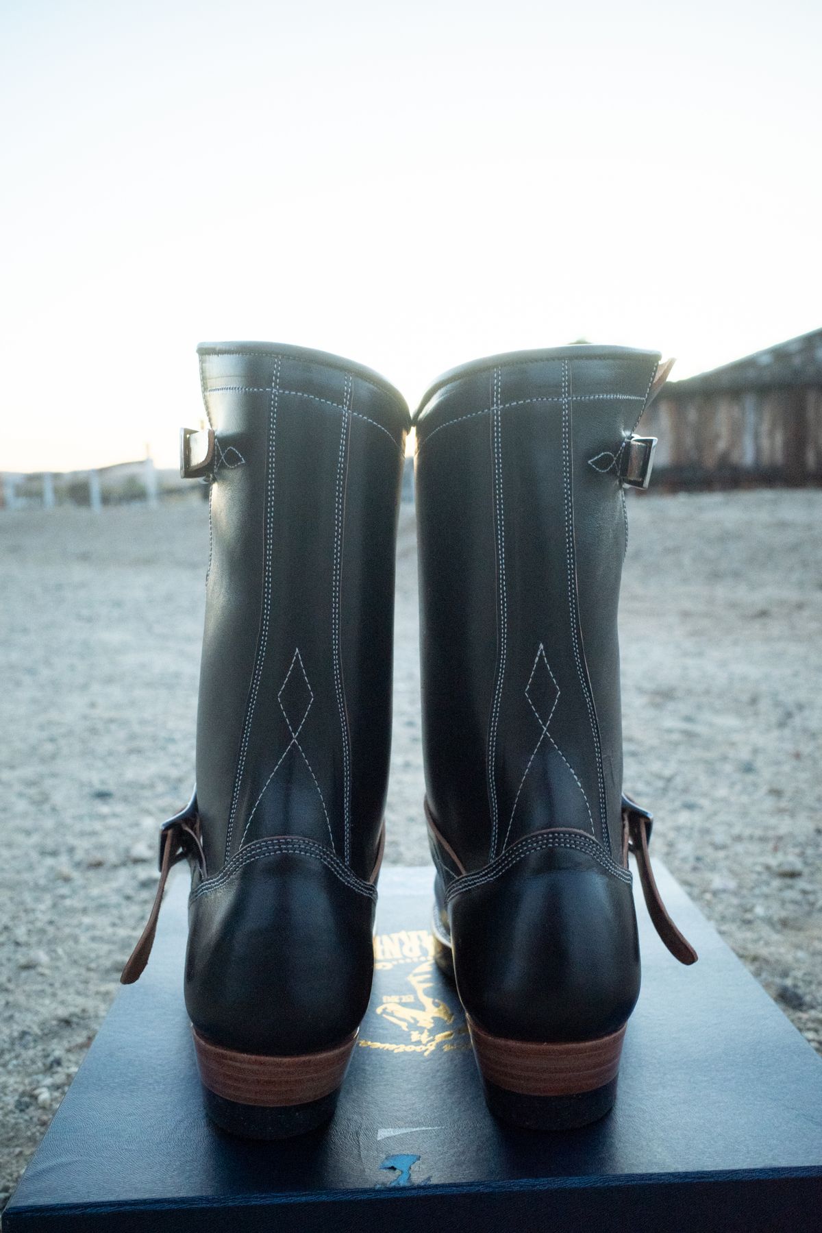 Photo by CoolGuy on November 9, 2023 of the Prof Barnets Bulky Neocliffwood Engineer Boots in Maryam Black Teacore TPR Horsebutt.