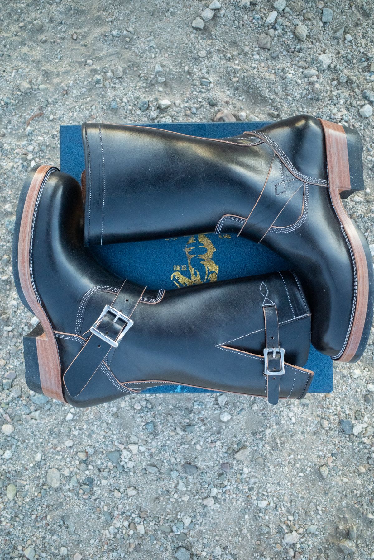 Photo by CoolGuy on November 9, 2023 of the Prof Barnets Bulky Neocliffwood Engineer Boots in Maryam Black Teacore TPR Horsebutt.