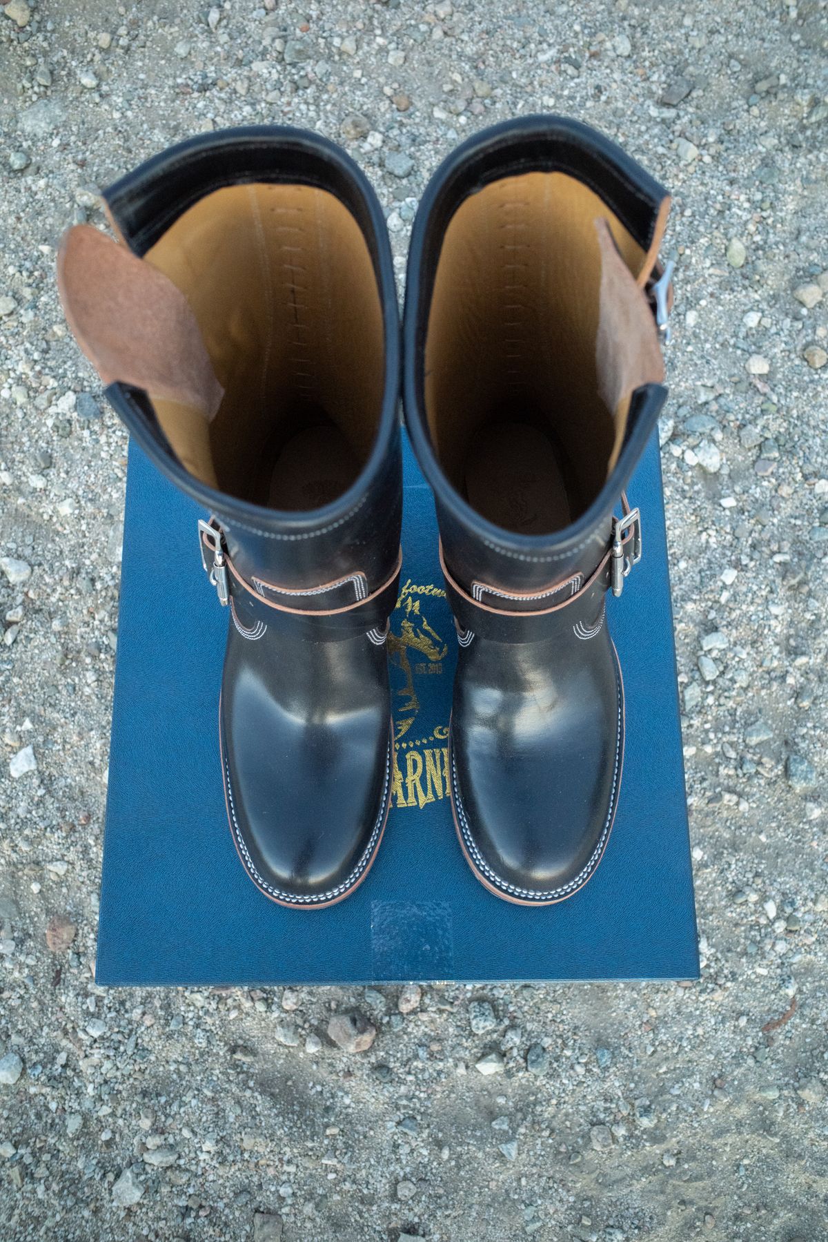 Photo by CoolGuy on November 9, 2023 of the Prof Barnets Bulky Neocliffwood Engineer Boots in Maryam Black Teacore TPR Horsebutt.