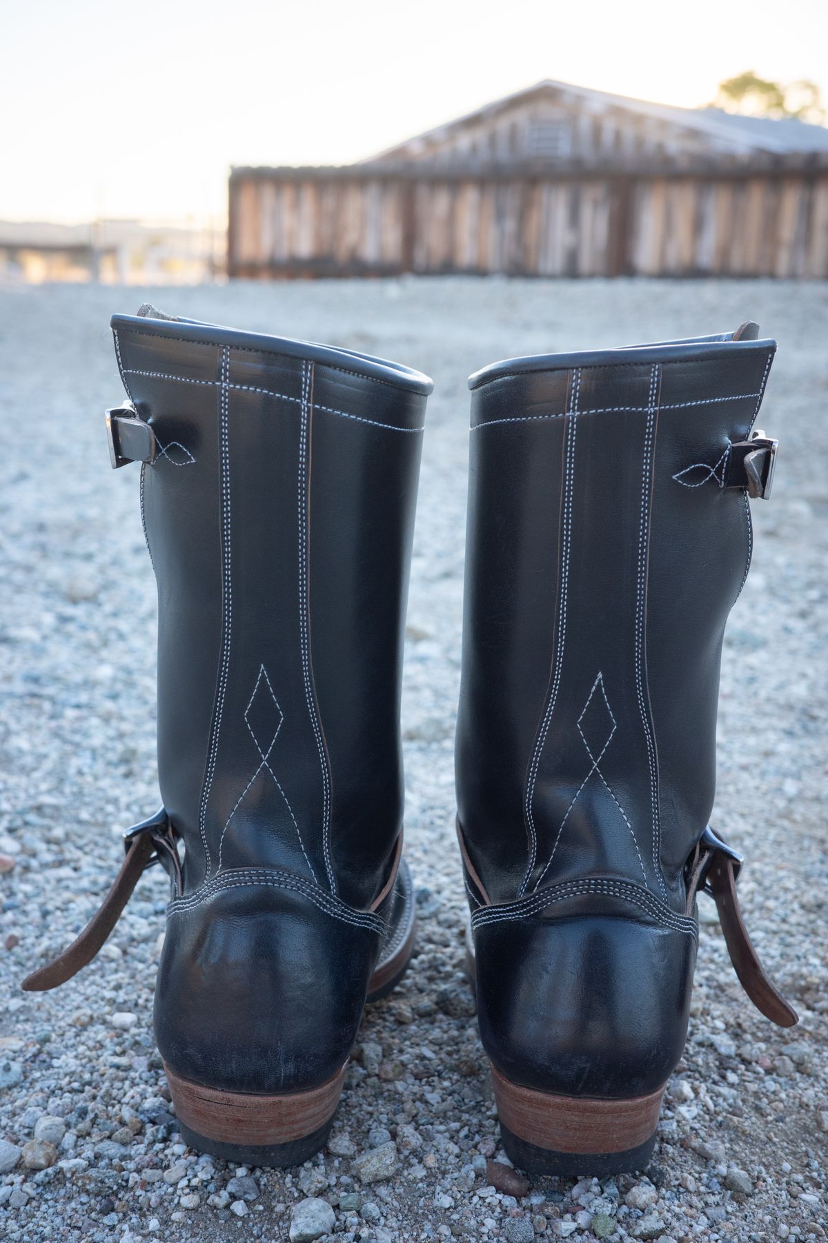 Photo by CoolGuy on December 6, 2023 of the Prof Barnets Bulky Neocliffwood Engineer Boots in Maryam Black Teacore TPR Horsebutt.