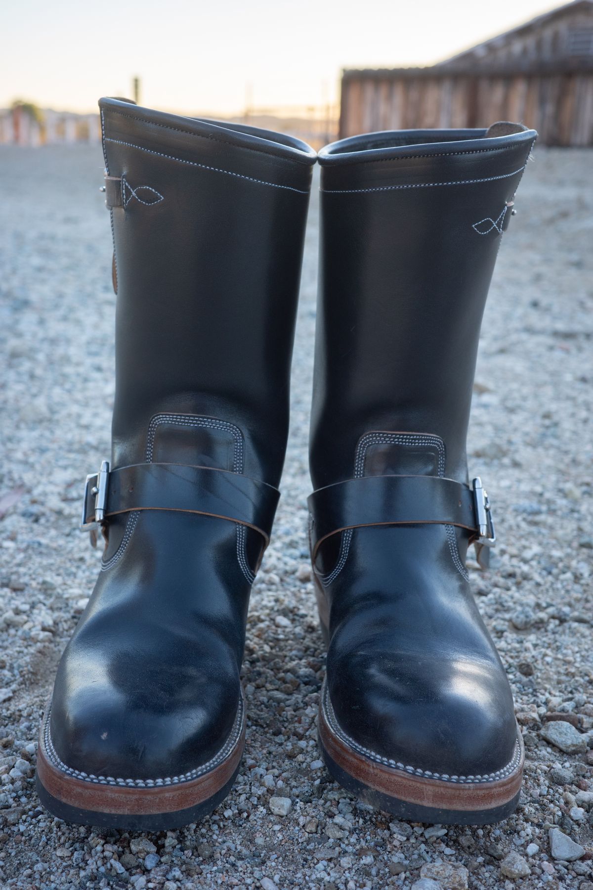Photo by CoolGuy on December 6, 2023 of the Prof Barnets Bulky Neocliffwood Engineer Boots in Maryam Black Teacore TPR Horsebutt.