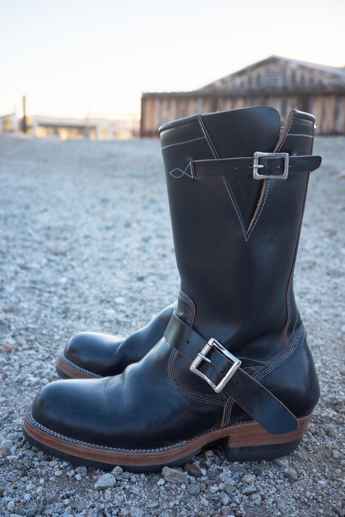 Photo by CoolGuy on December 6, 2023 of the Prof Barnets Bulky Neocliffwood Engineer Boots in Maryam Black Teacore TPR Horsebutt.