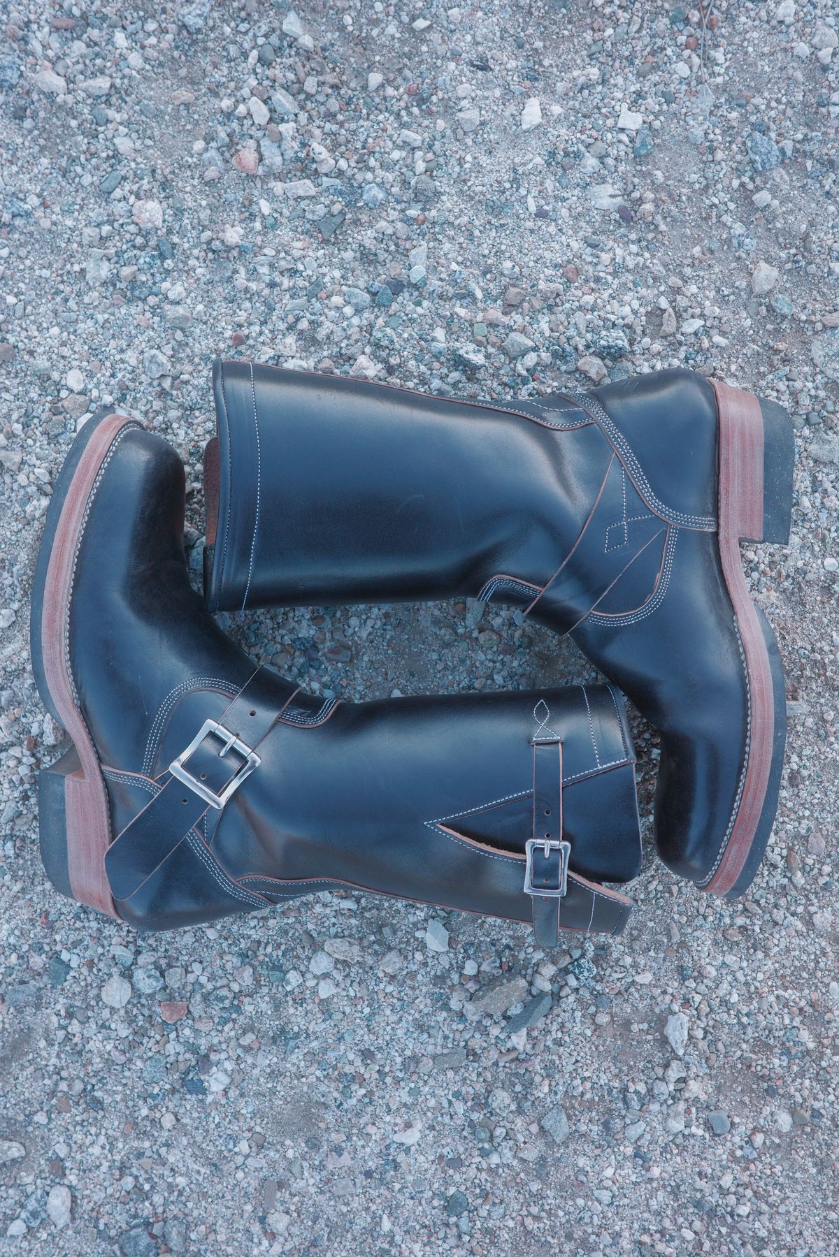 Photo by CoolGuy on December 6, 2023 of the Prof Barnets Bulky Neocliffwood Engineer Boots in Maryam Black Teacore TPR Horsebutt.